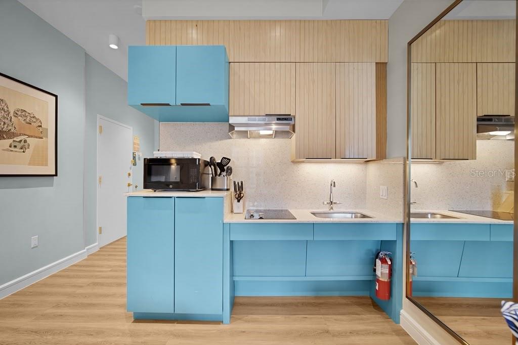 SUNSET WALK HOTEL CONDO PH 2-5 - Residential