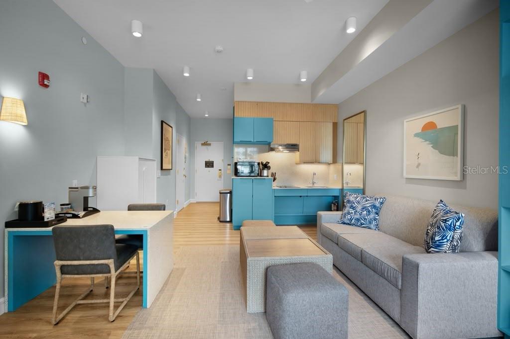 SUNSET WALK HOTEL CONDO PH 2-5 - Residential