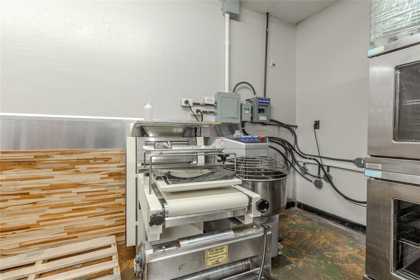 NORTH LAKELAND - Commercial Sale