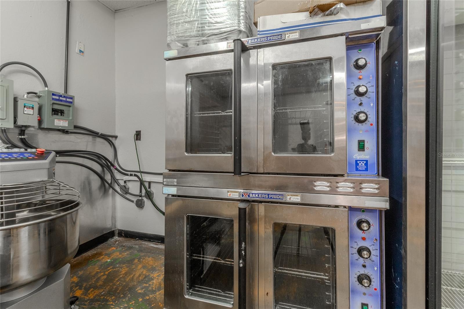 NORTH LAKELAND - Commercial Sale