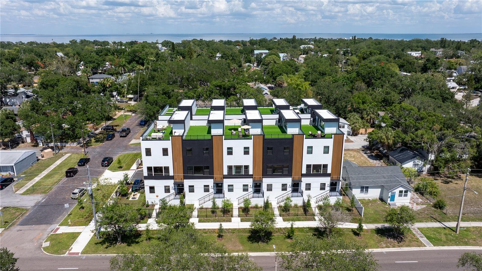 4TH STREET GARDENS - Residential
