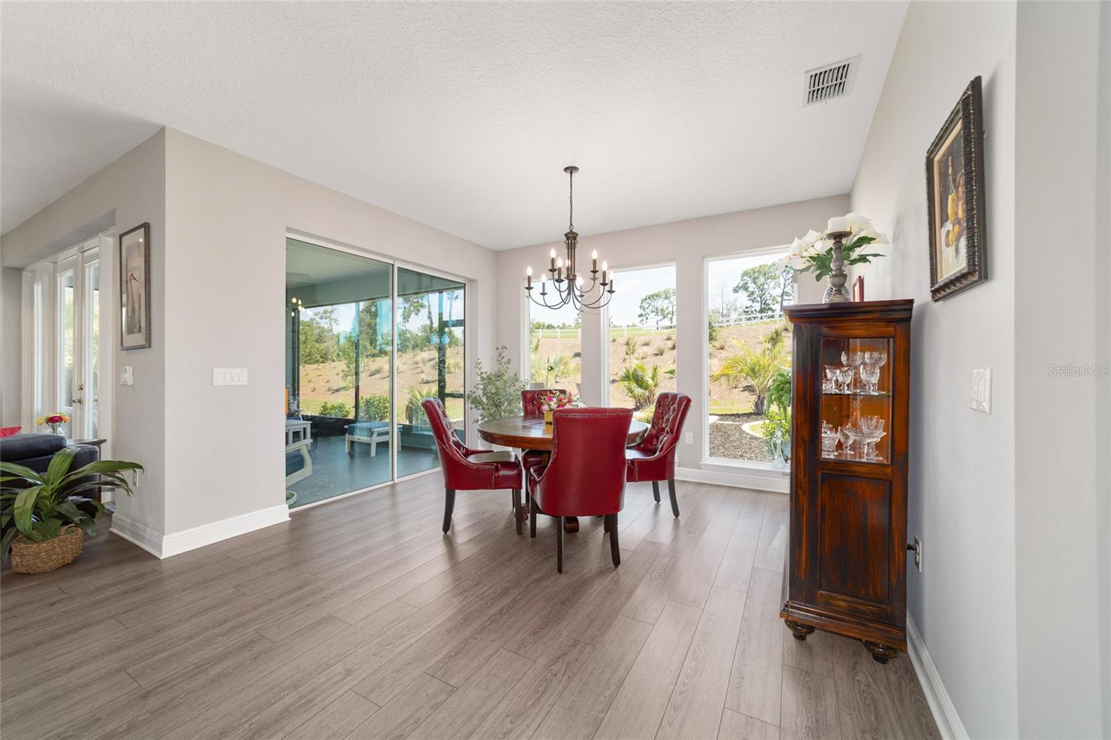 ON TOP OF THE WORLD - Residential
