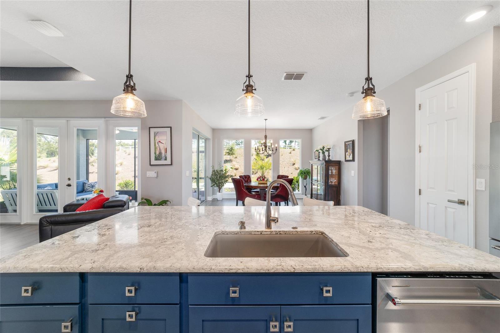 ON TOP OF THE WORLD - Residential