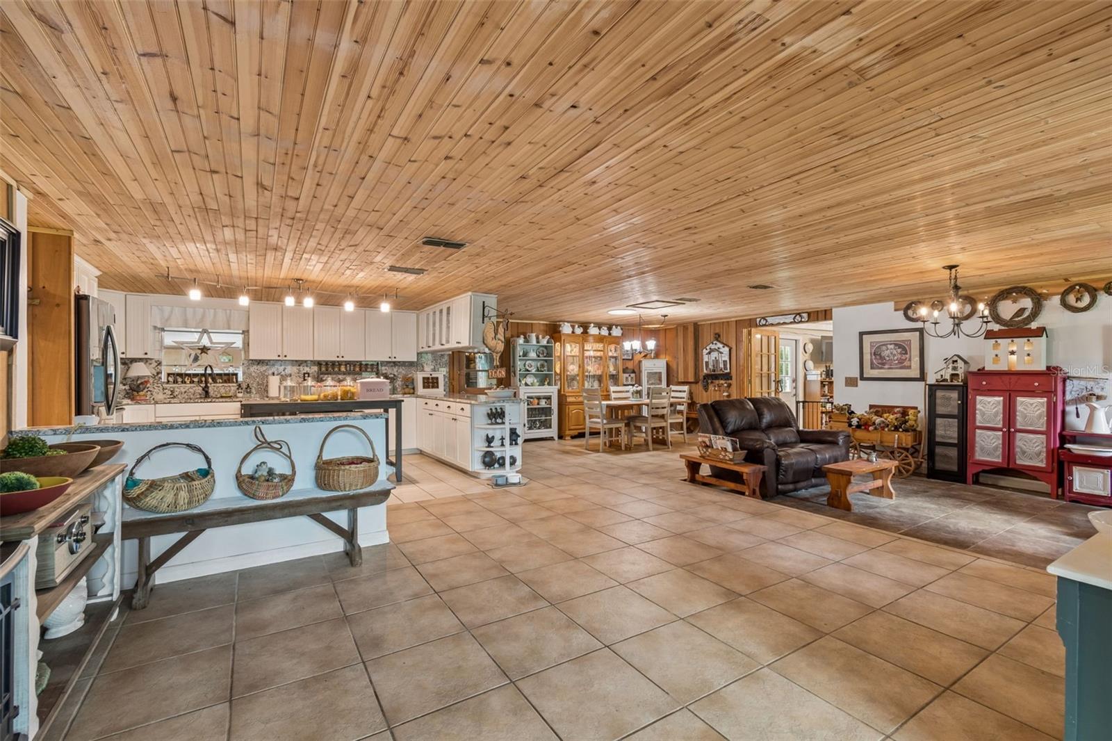 ROYAL OAKS RETREATS - Residential