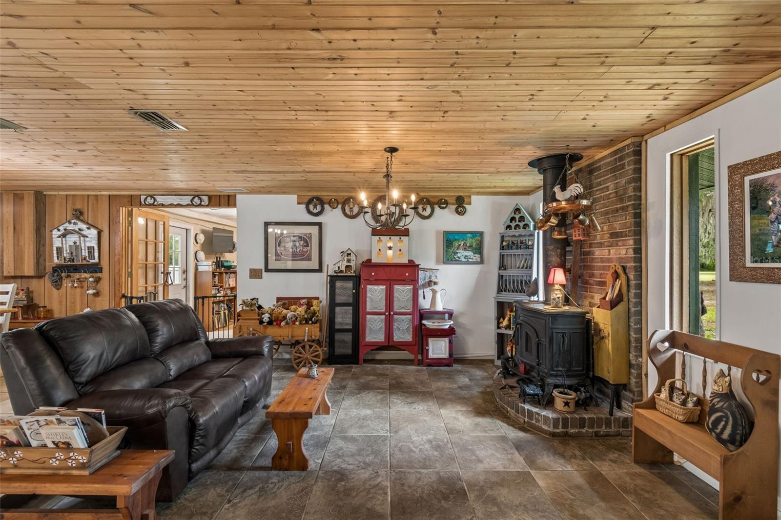ROYAL OAKS RETREATS - Residential