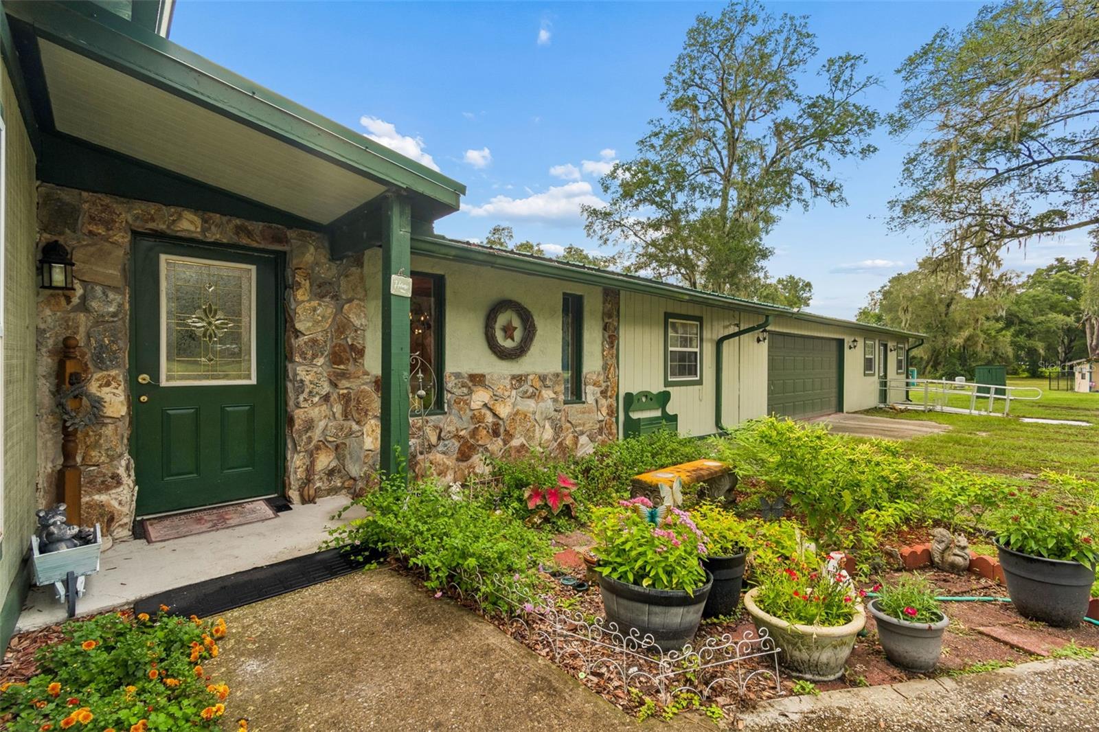 ROYAL OAKS RETREATS - Residential