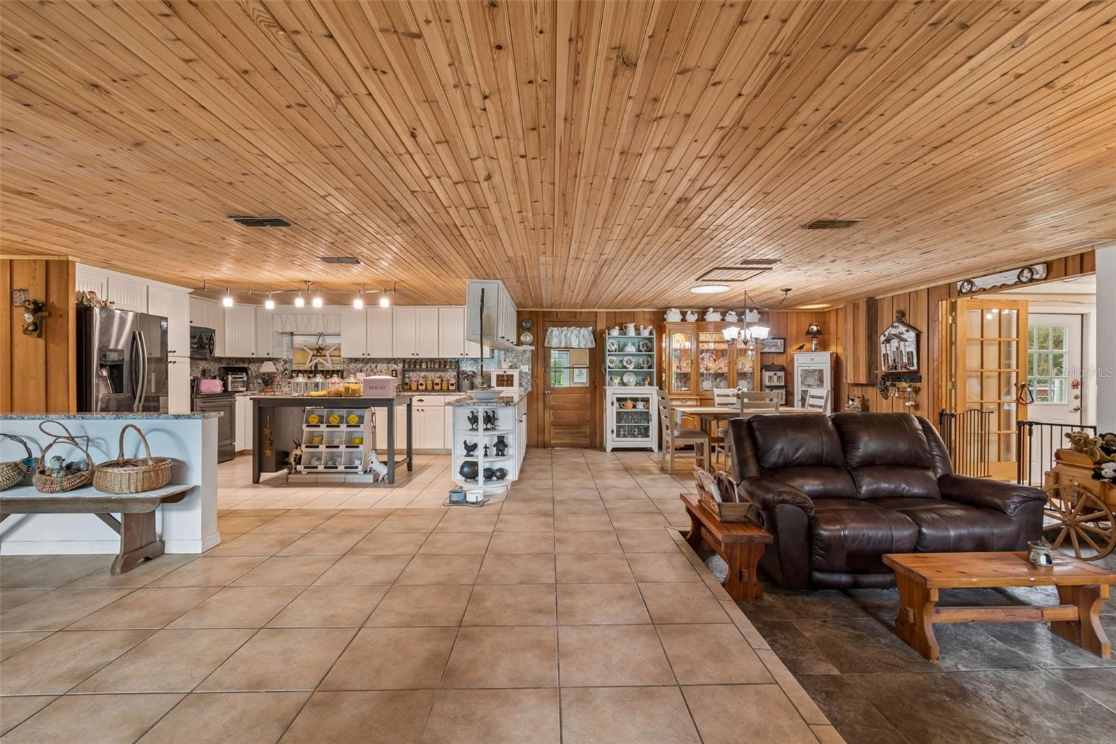 ROYAL OAKS RETREATS - Residential
