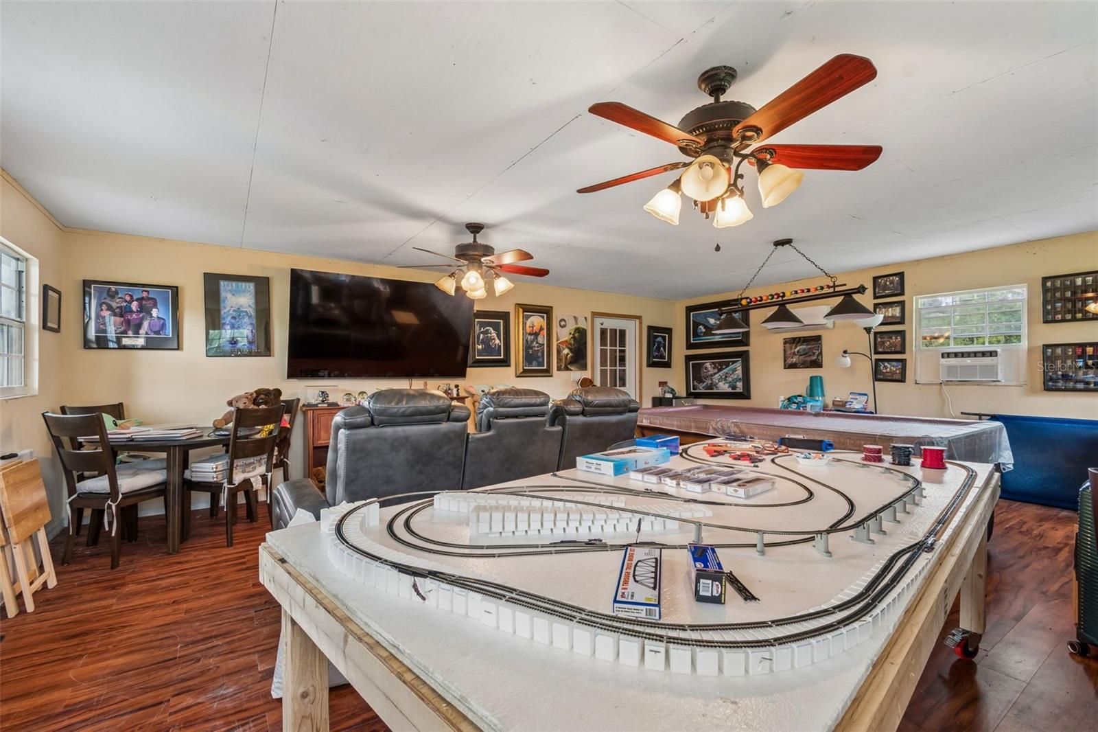 ROYAL OAKS RETREATS - Residential