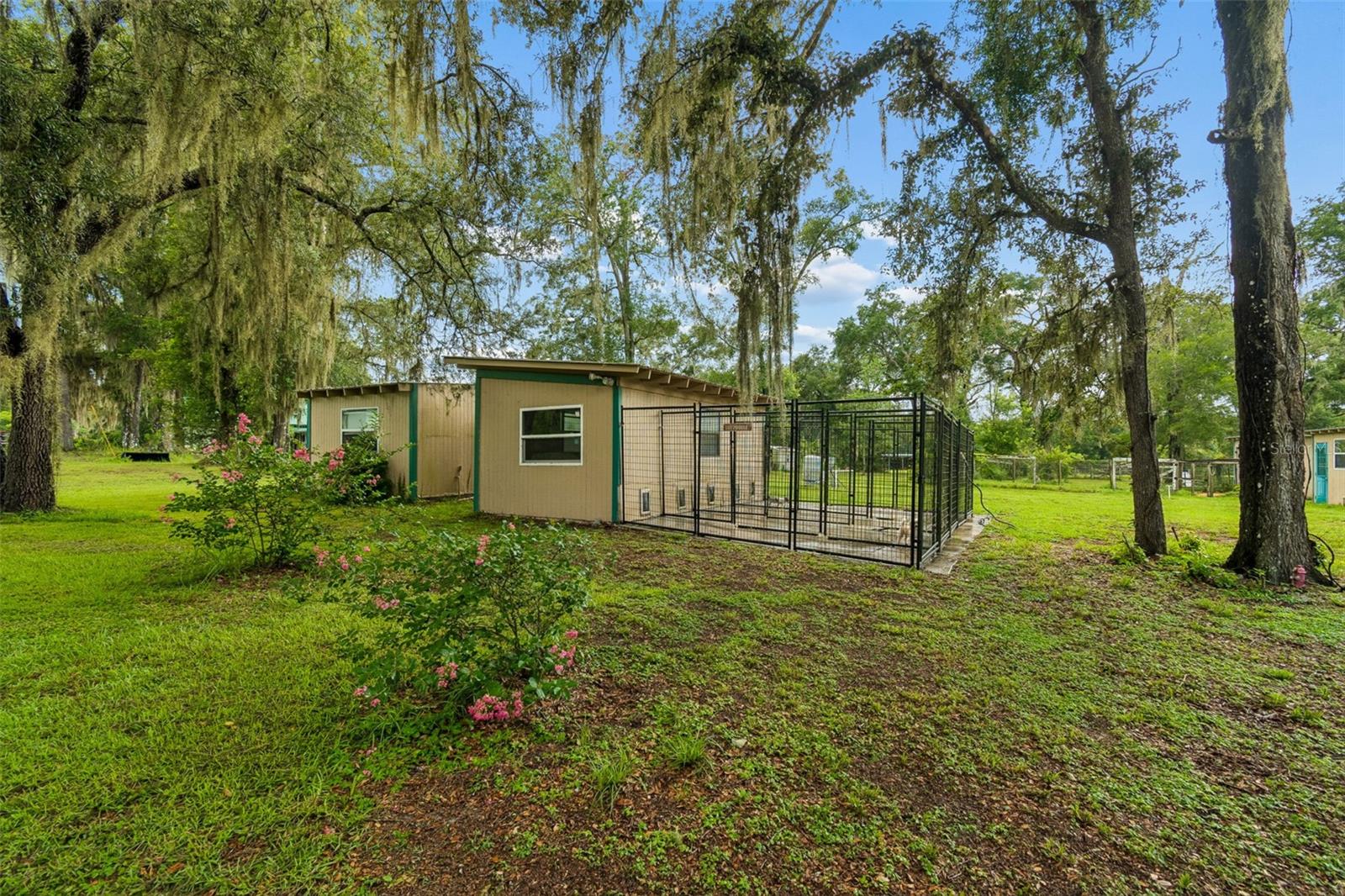 ROYAL OAKS RETREATS - Residential