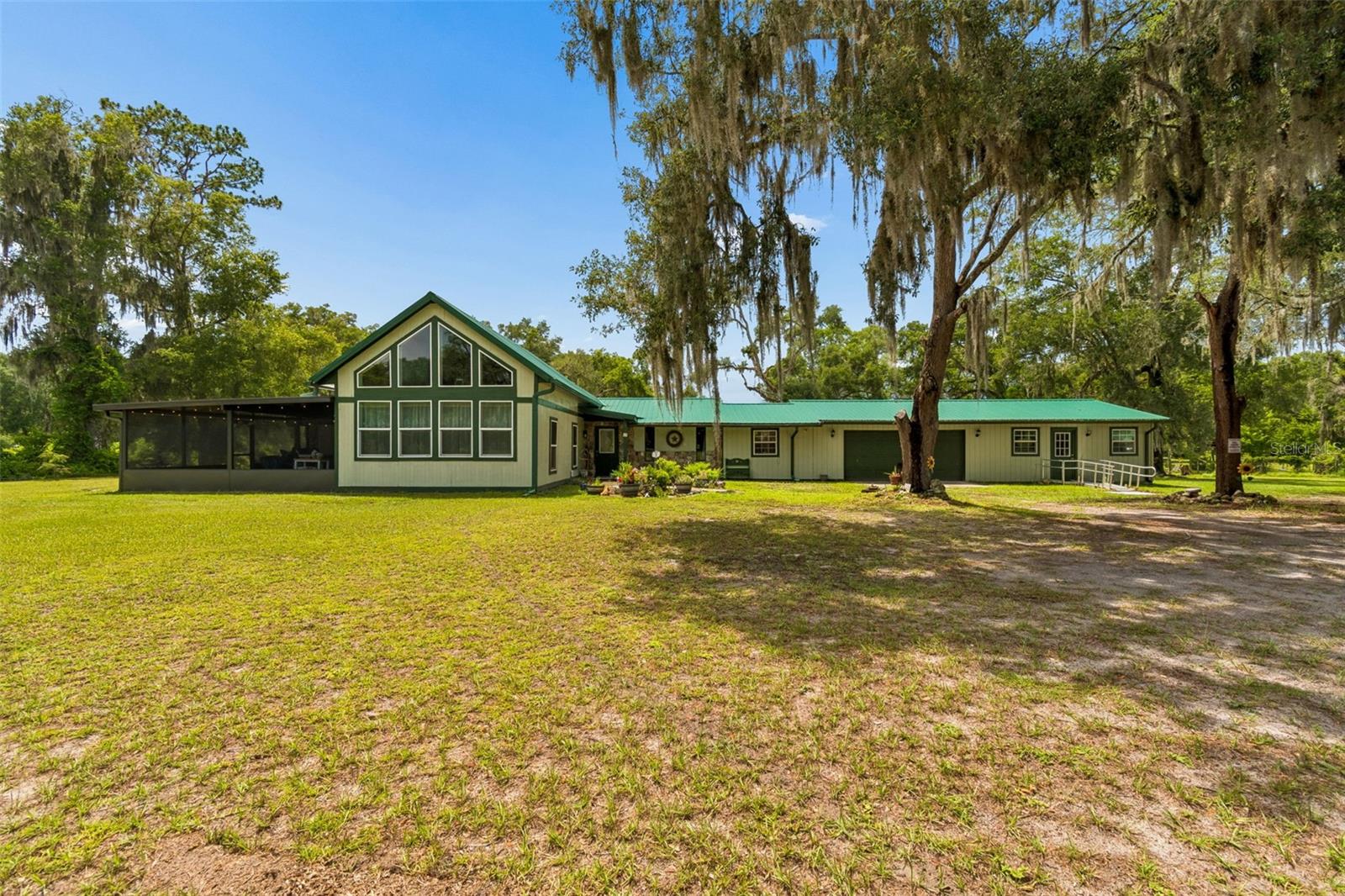 ROYAL OAKS RETREATS - Residential
