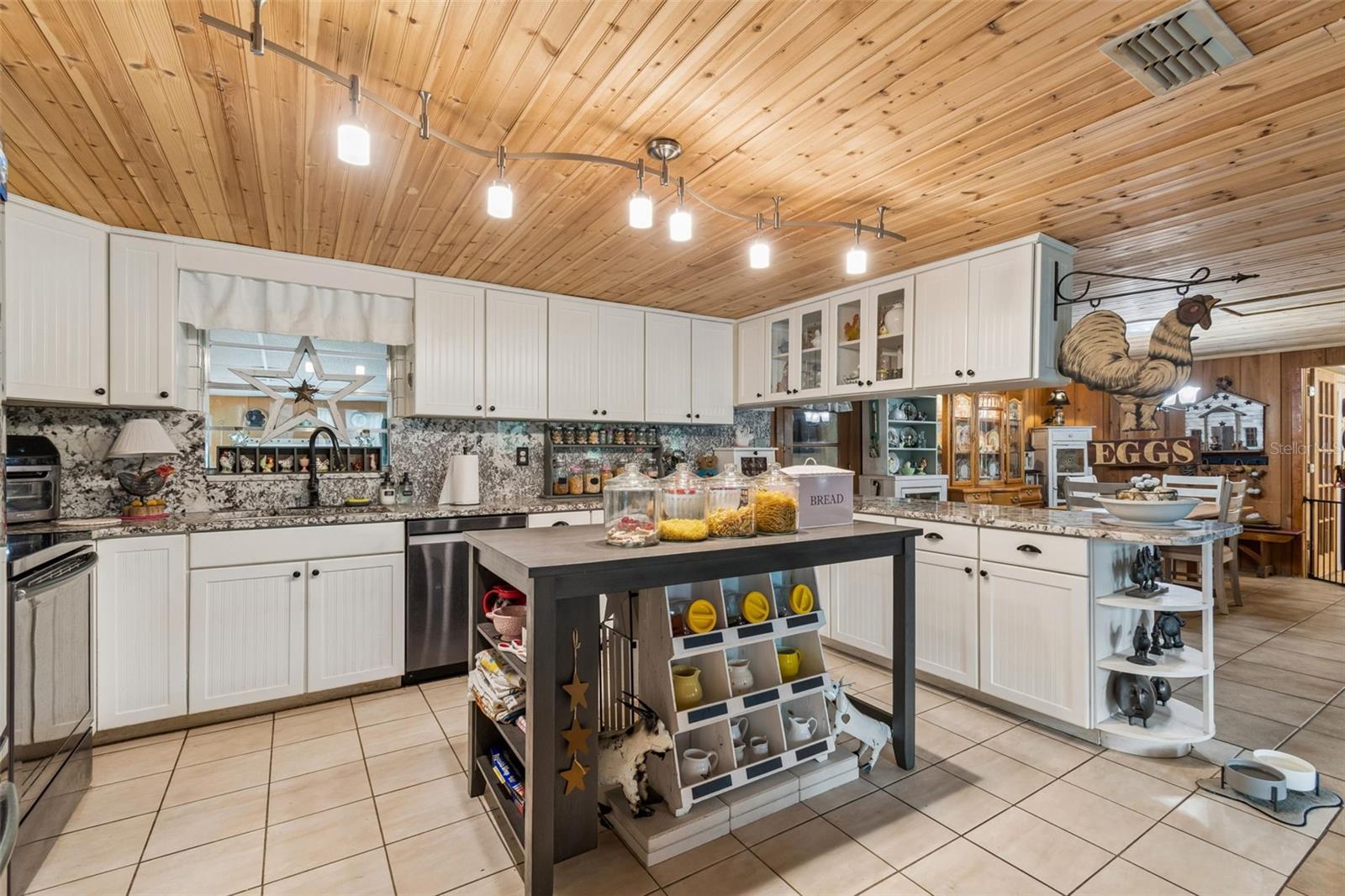 ROYAL OAKS RETREATS - Residential