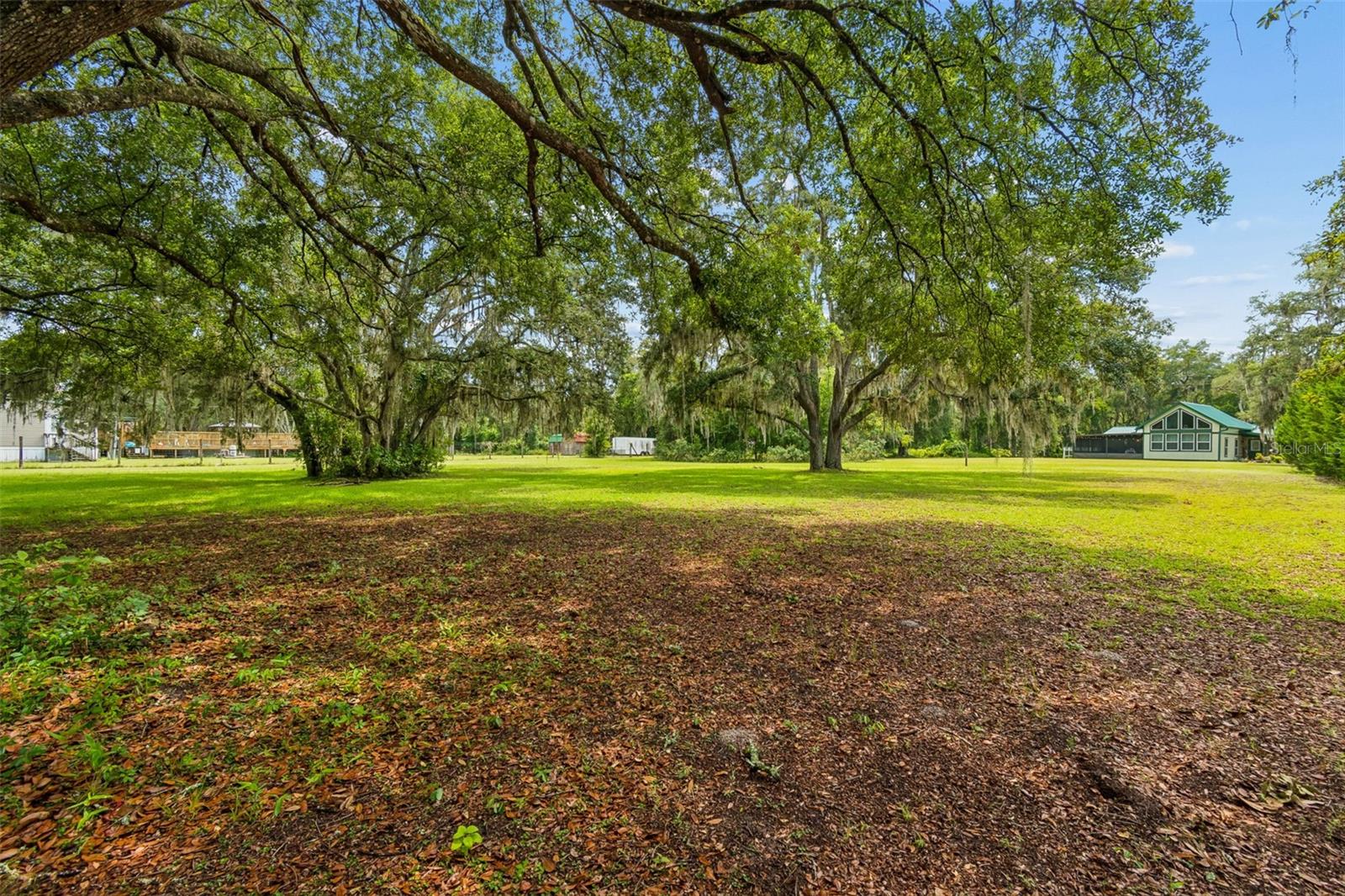 ROYAL OAKS RETREATS - Residential
