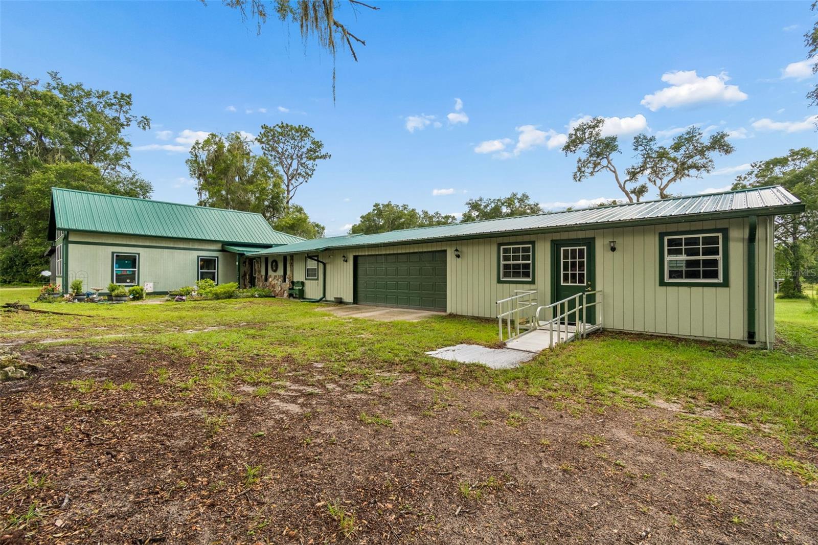 ROYAL OAKS RETREATS - Residential