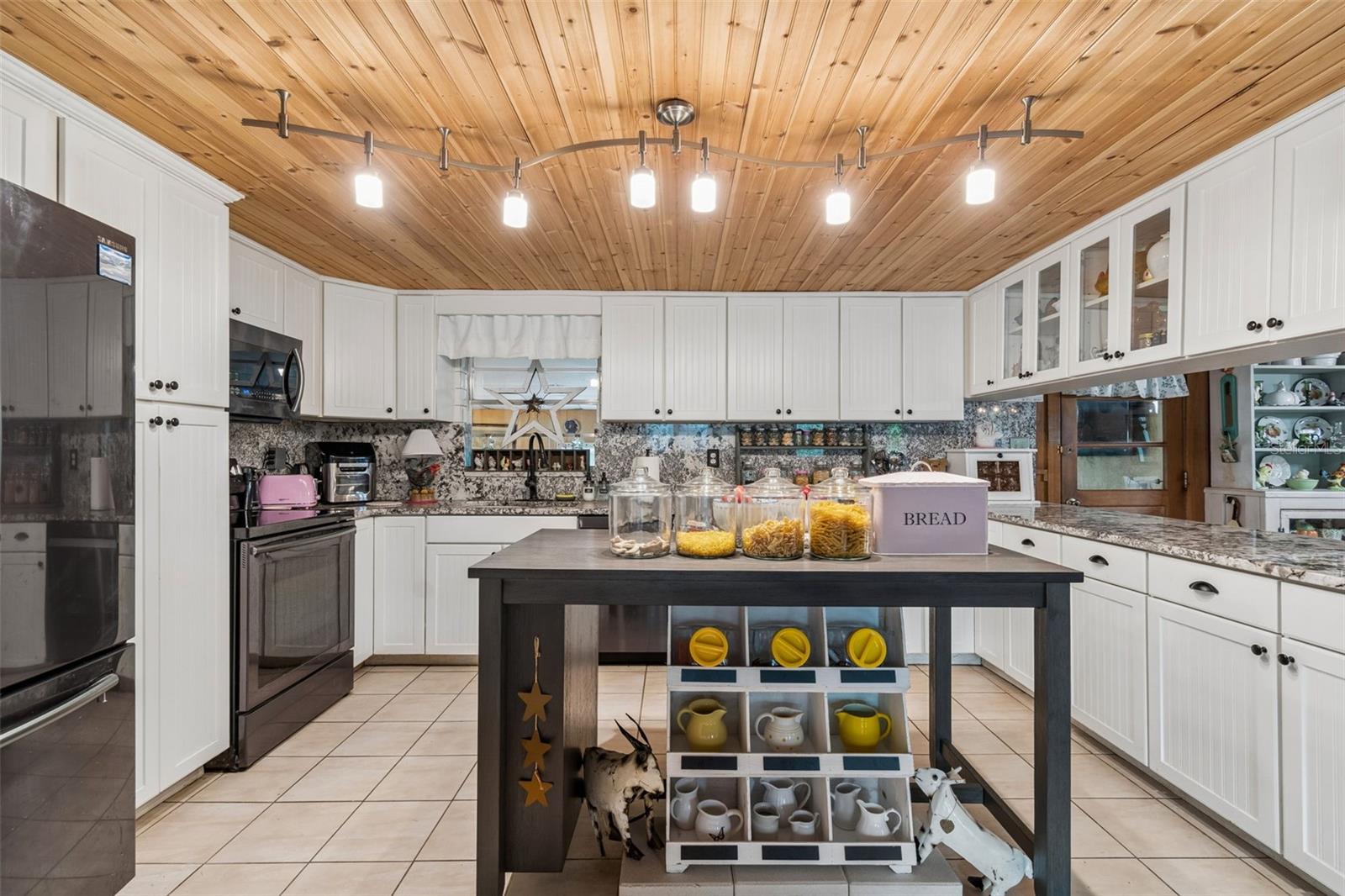ROYAL OAKS RETREATS - Residential