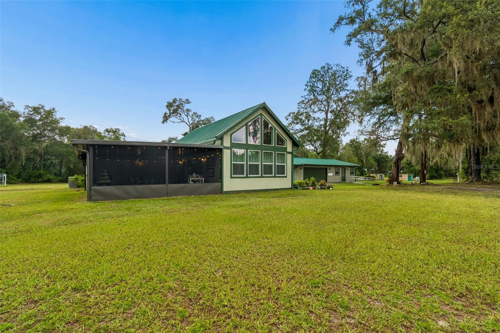 ROYAL OAKS RETREATS - Residential