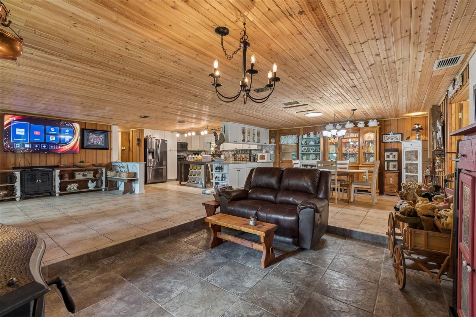 ROYAL OAKS RETREATS - Residential