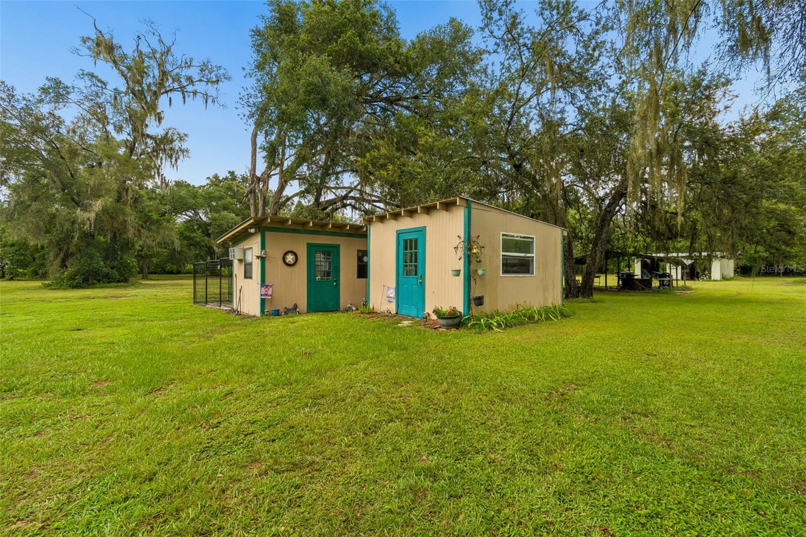 ROYAL OAKS RETREATS - Residential