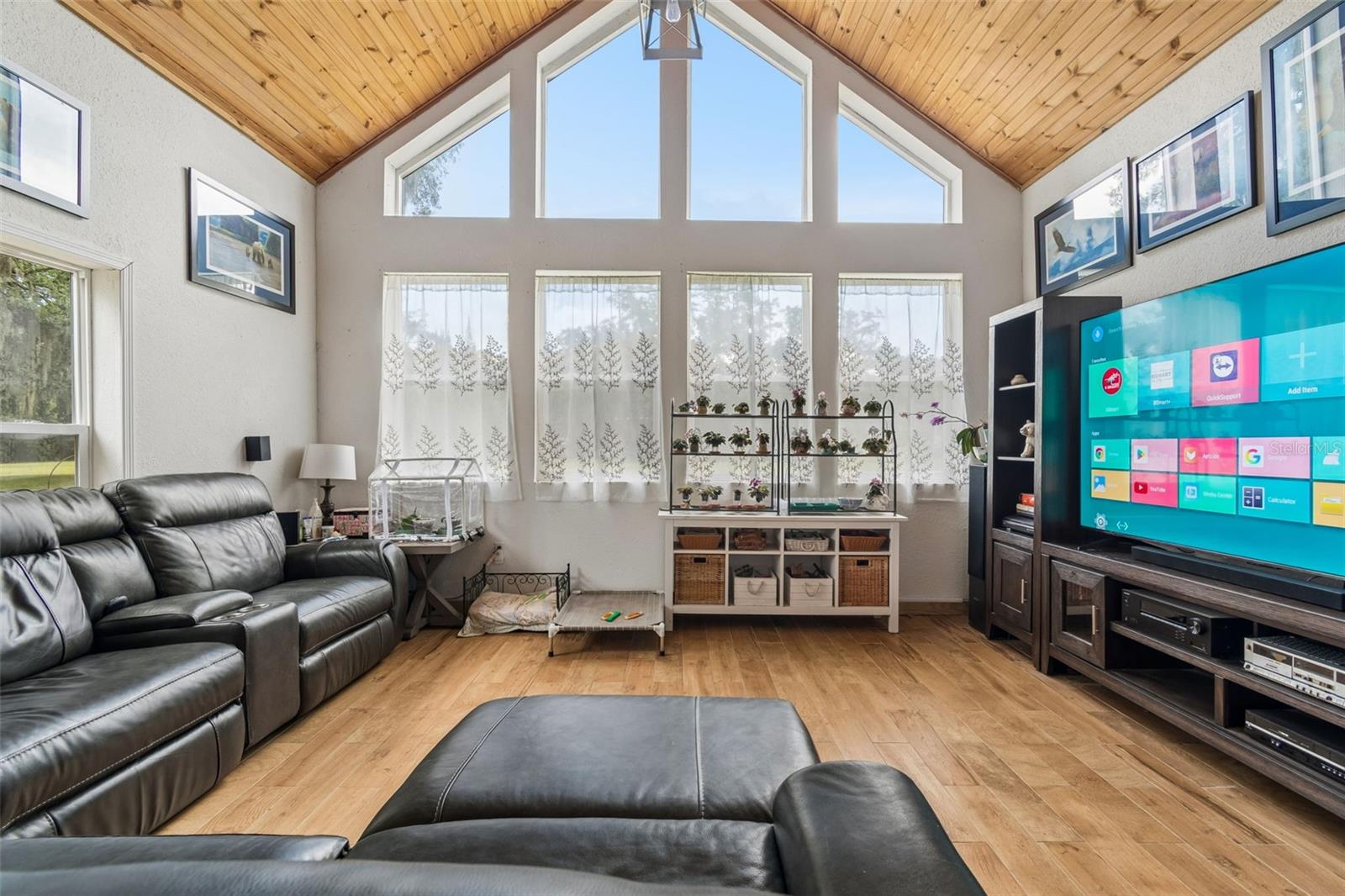 ROYAL OAKS RETREATS - Residential