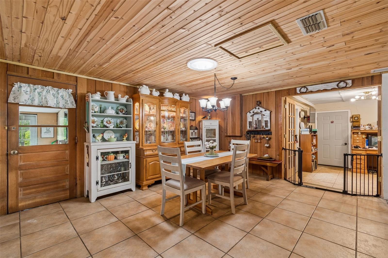 ROYAL OAKS RETREATS - Residential