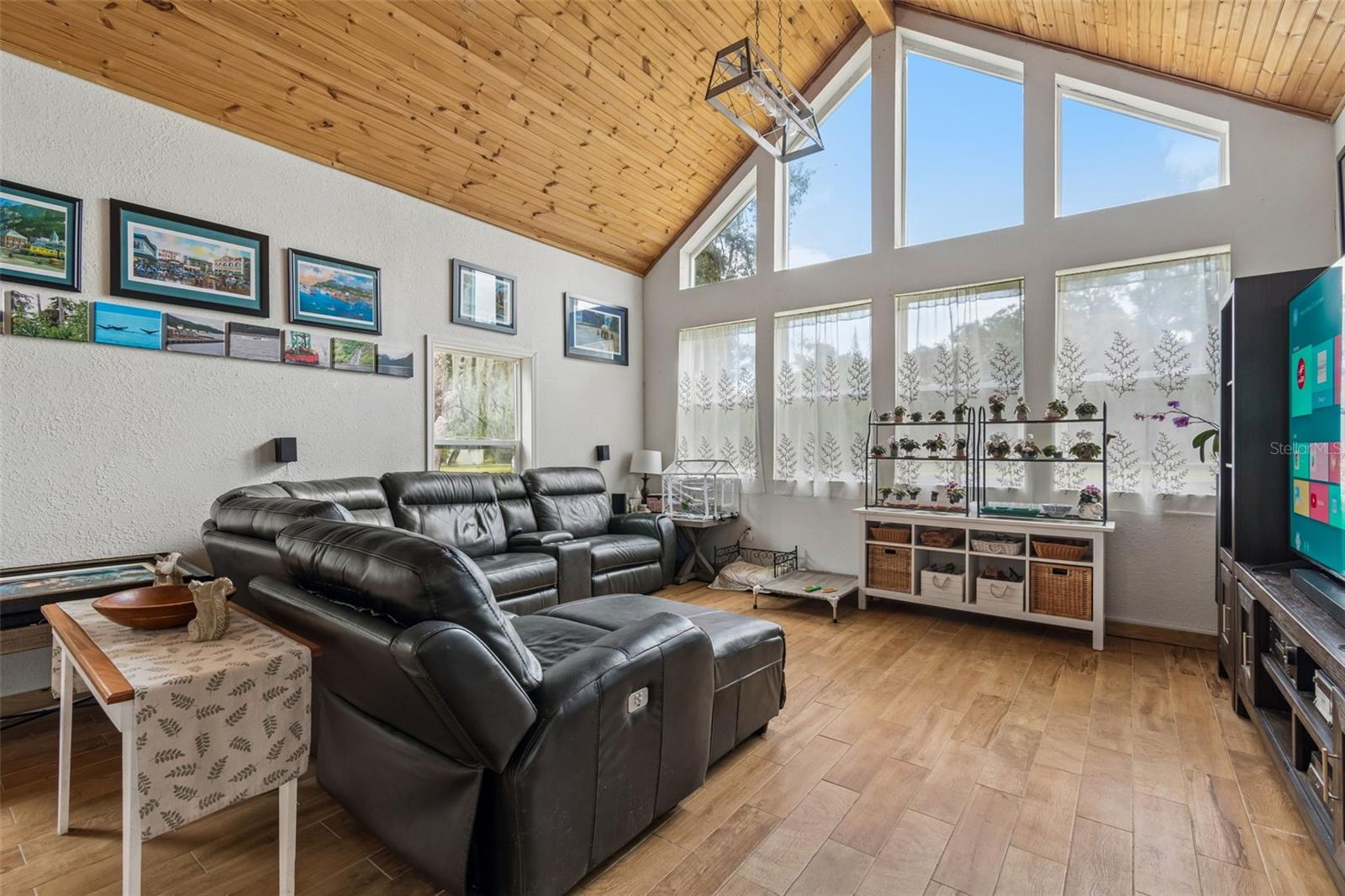 ROYAL OAKS RETREATS - Residential