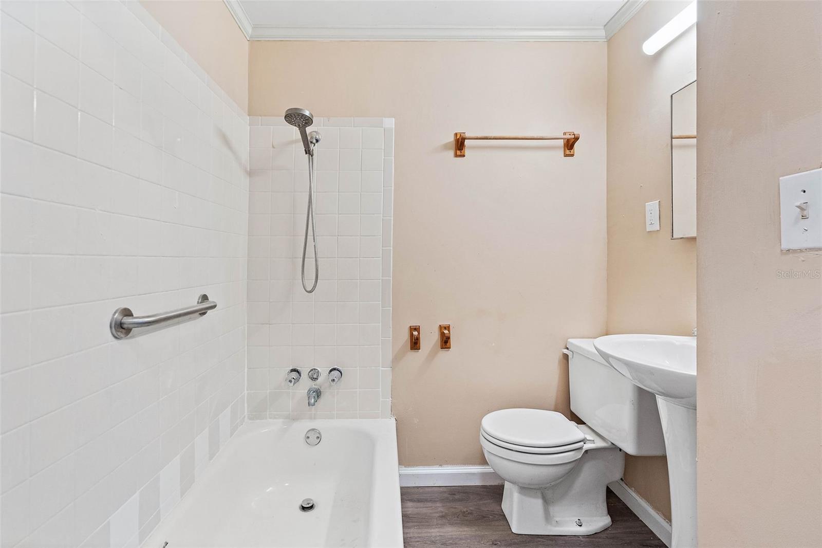HARGRAVES SUB - Residential Lease