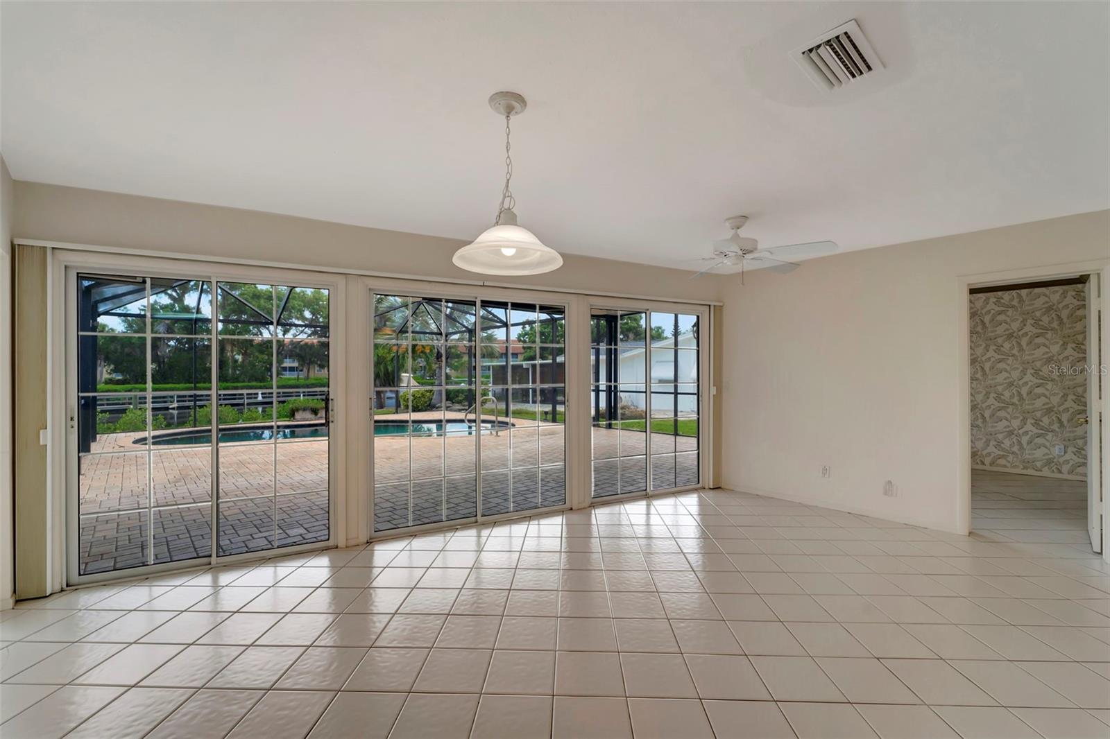 SORRENTO SHORES - Residential