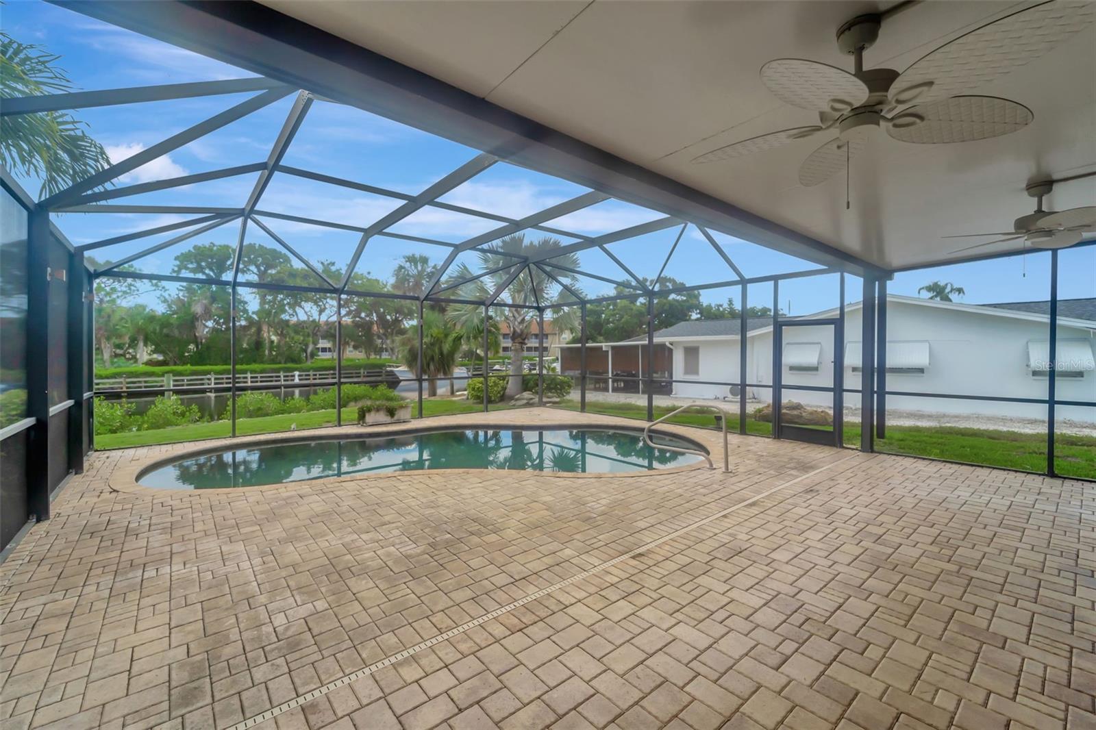 SORRENTO SHORES - Residential