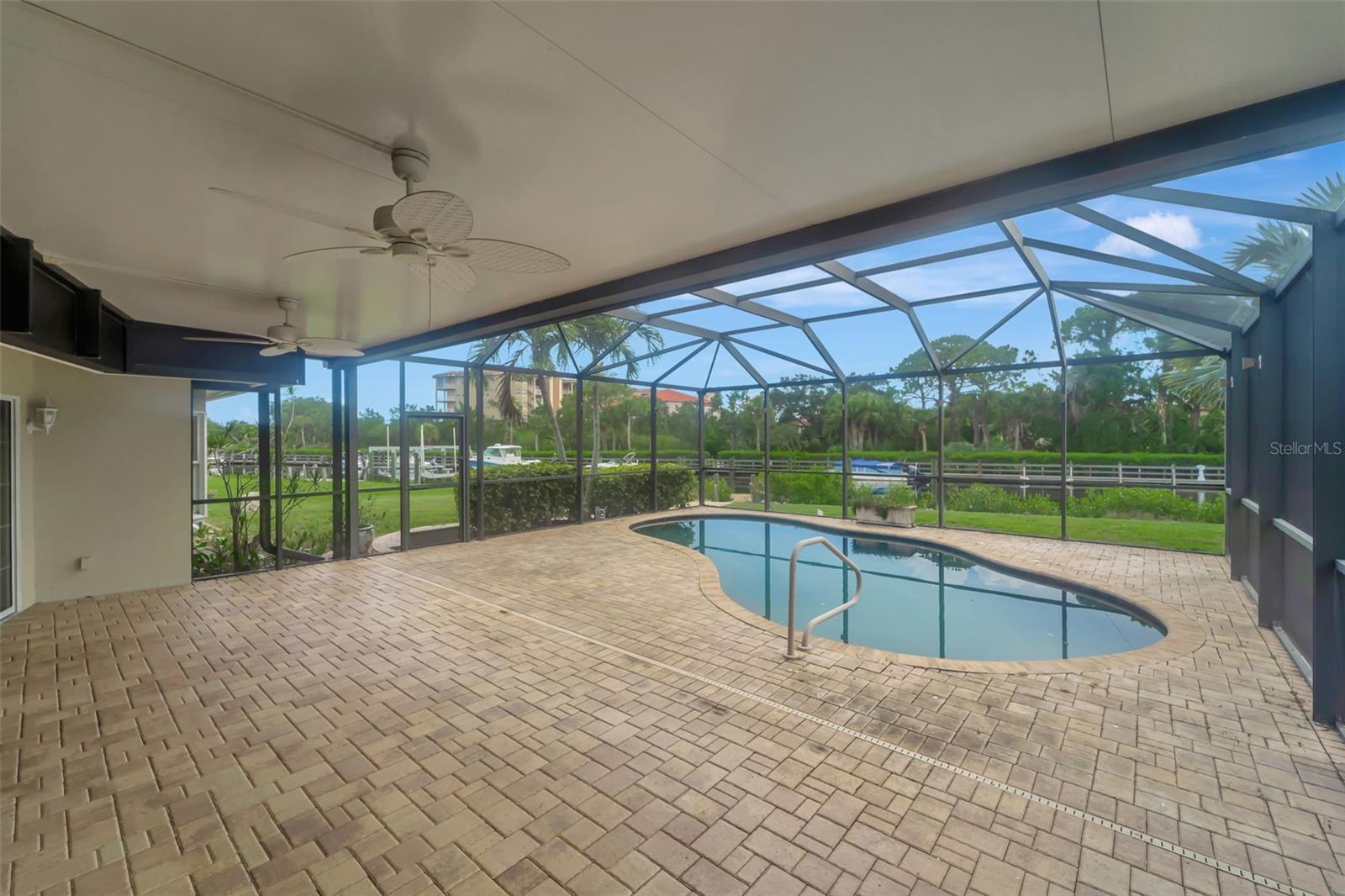 SORRENTO SHORES - Residential