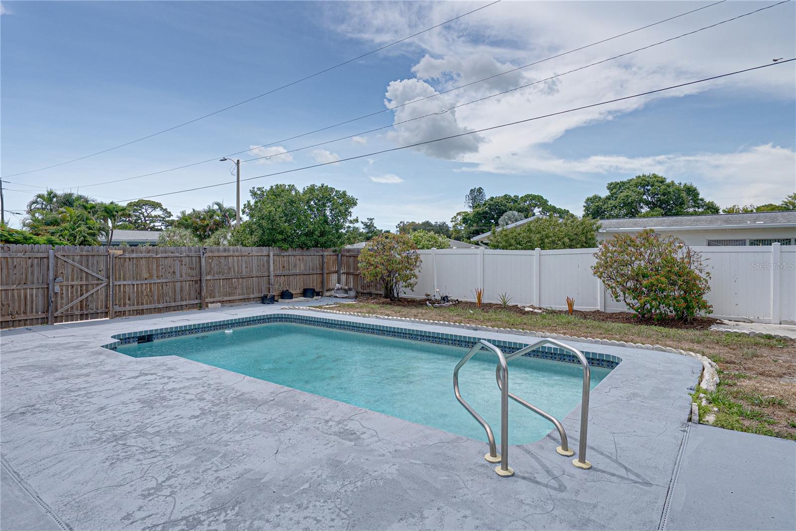 COUNTRY CLUB HEIGHTS FIRST ADD - Residential