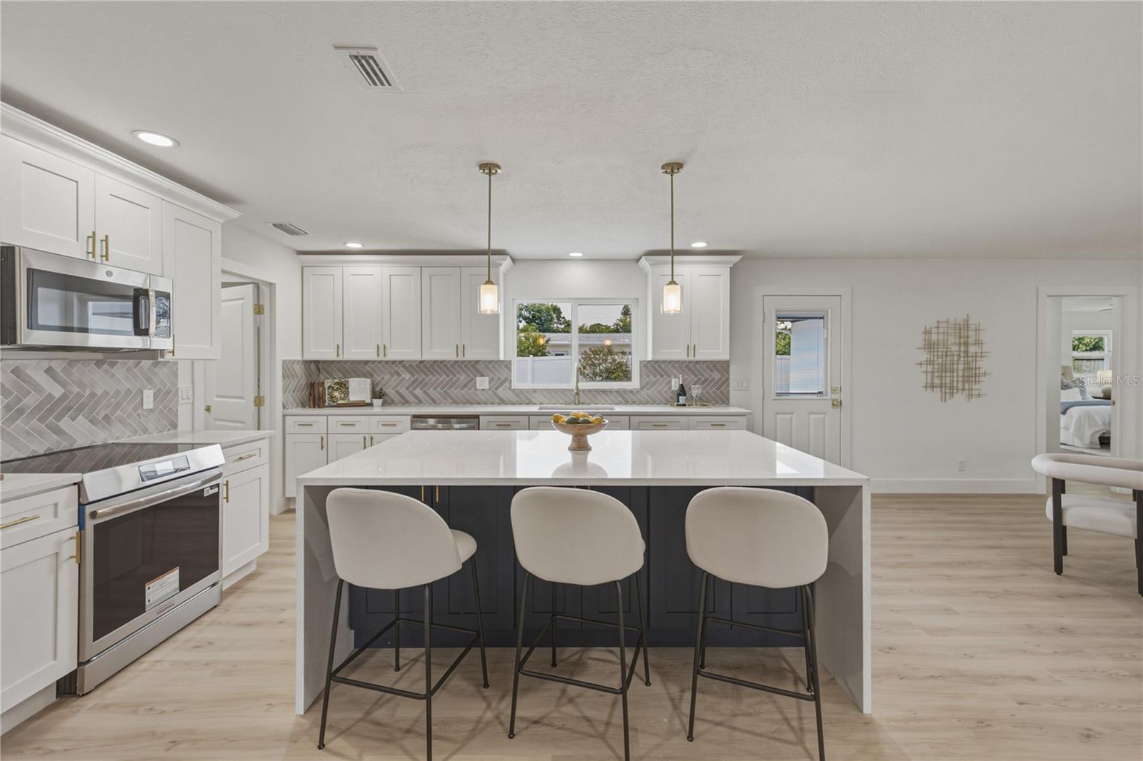 COUNTRY CLUB HEIGHTS FIRST ADD - Residential