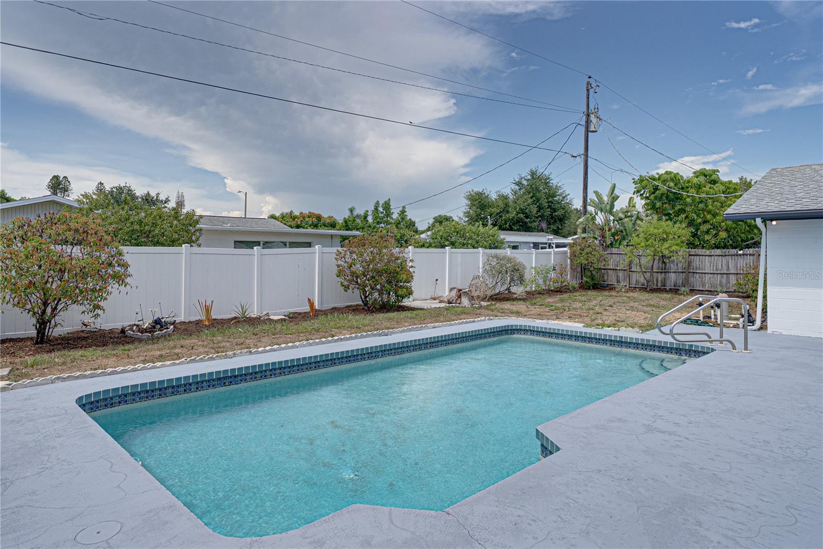 COUNTRY CLUB HEIGHTS FIRST ADD - Residential