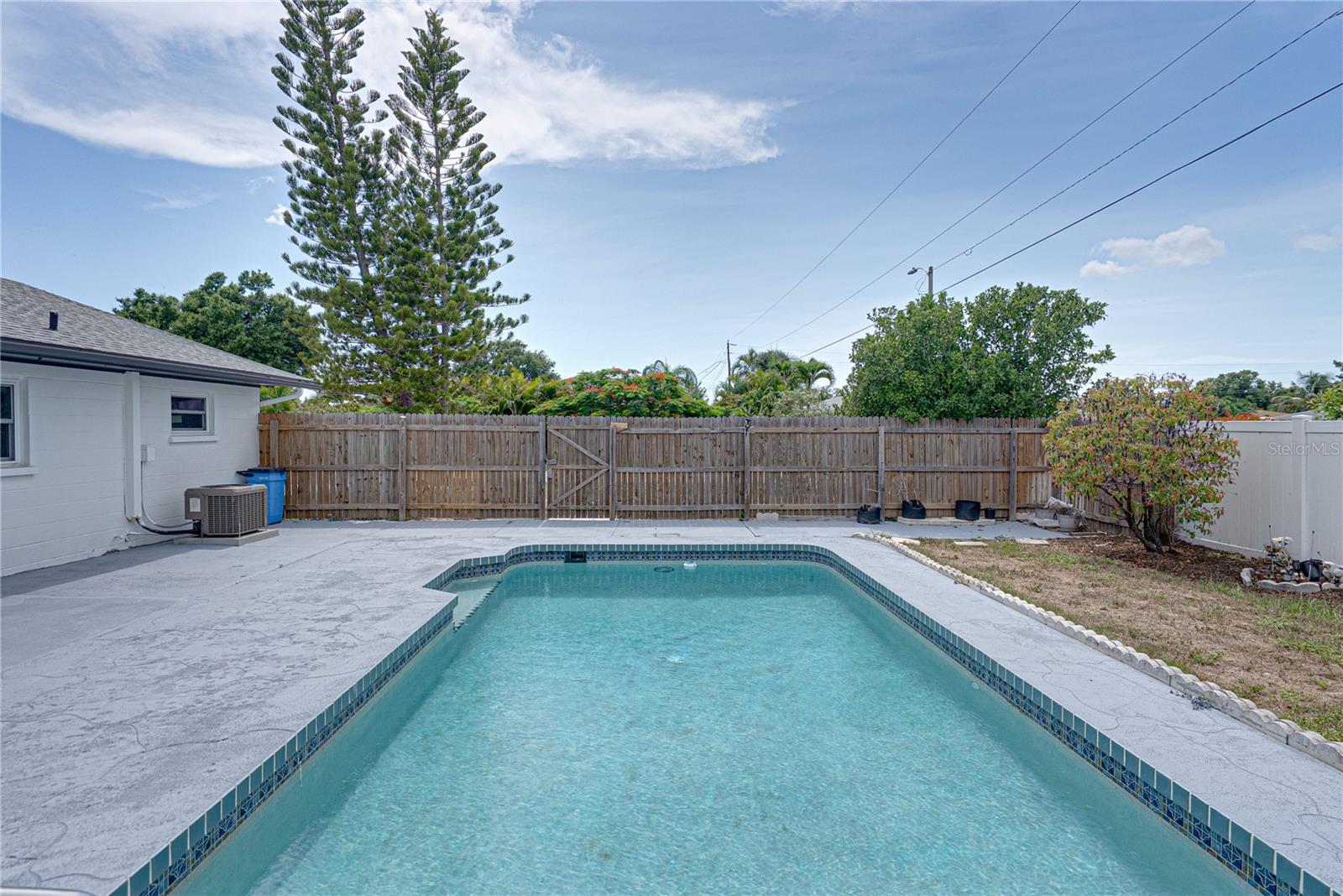 COUNTRY CLUB HEIGHTS FIRST ADD - Residential
