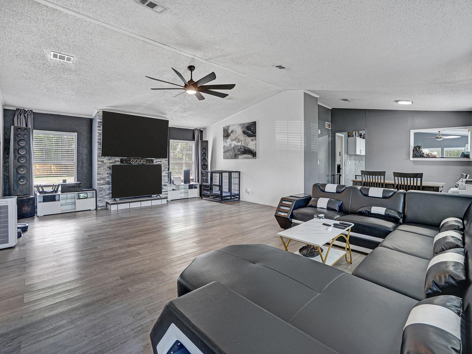 MOON LAKE ESTATES - Residential
