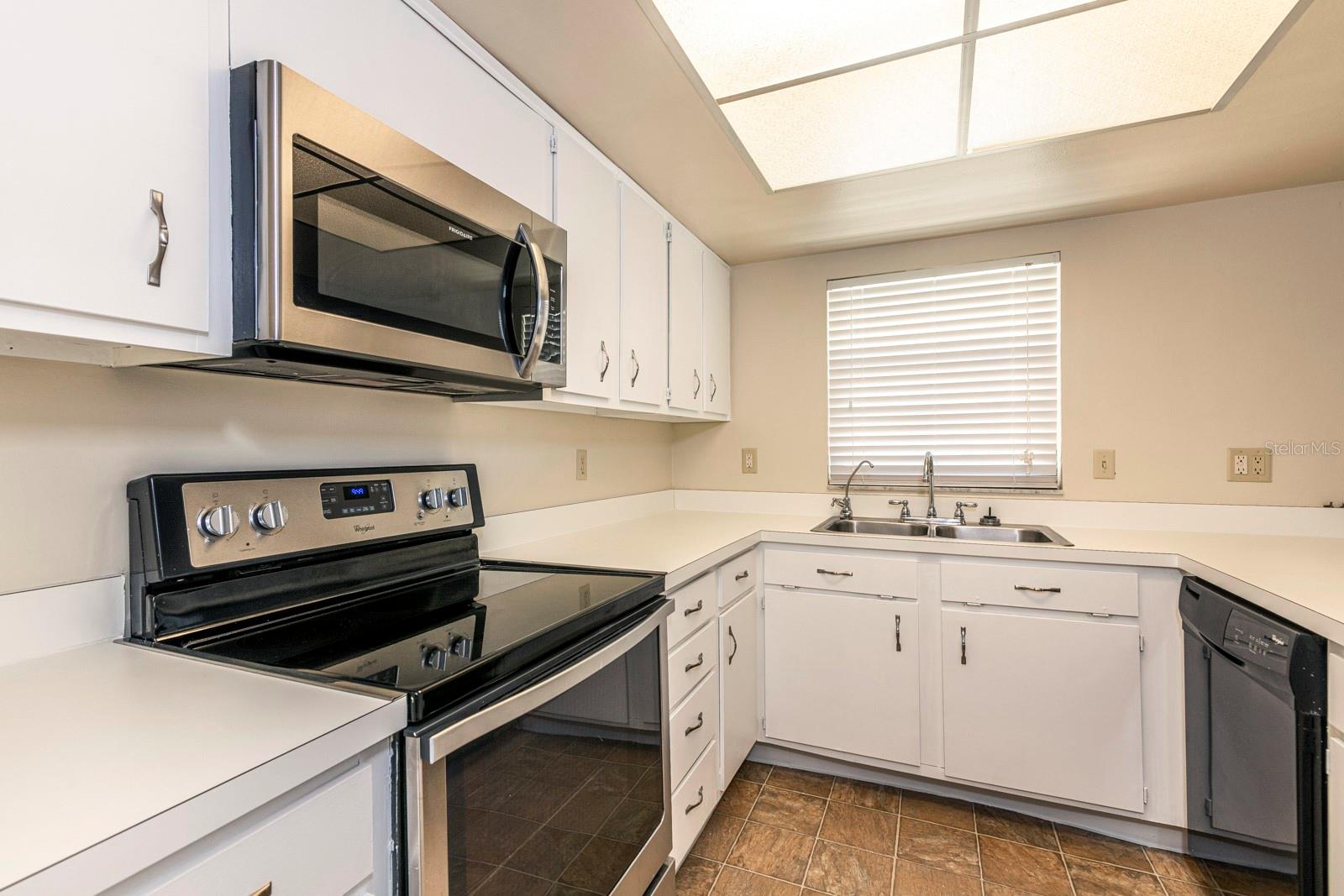 LAKE DORA VILLAS - Residential Lease