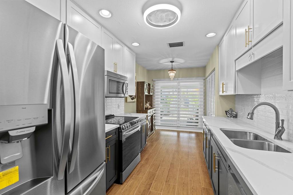 BOCA CIEGA POINT EAST - Residential