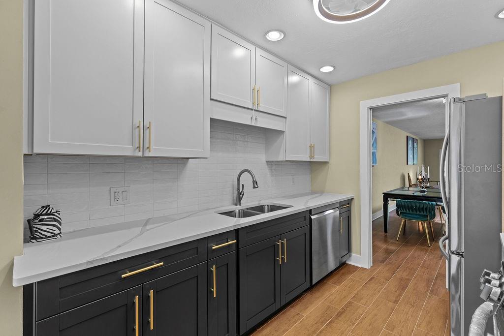BOCA CIEGA POINT EAST - Residential