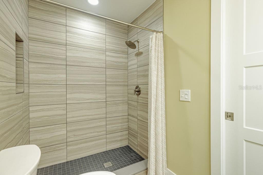 BOCA CIEGA POINT EAST - Residential