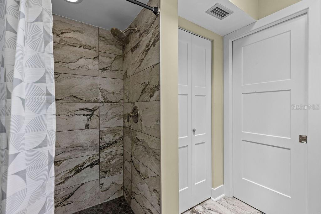 BOCA CIEGA POINT EAST - Residential