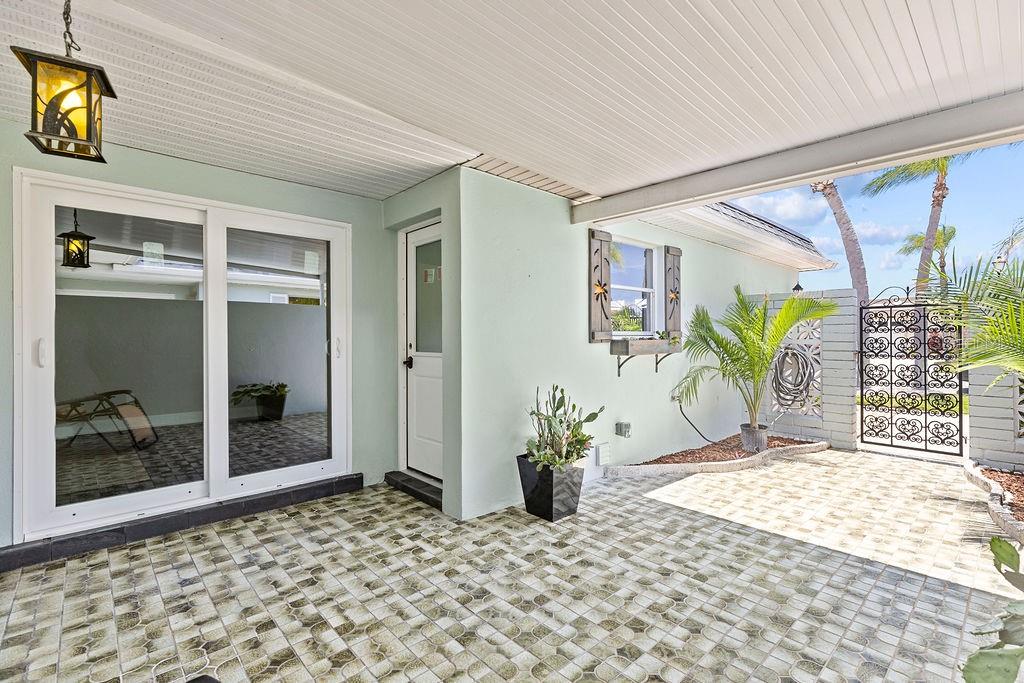 BOCA CIEGA POINT EAST - Residential