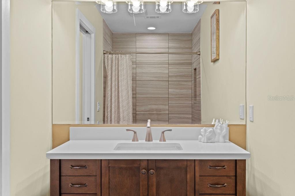 BOCA CIEGA POINT EAST - Residential