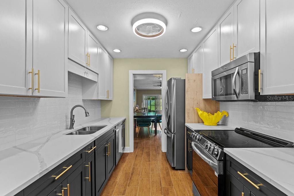 BOCA CIEGA POINT EAST - Residential