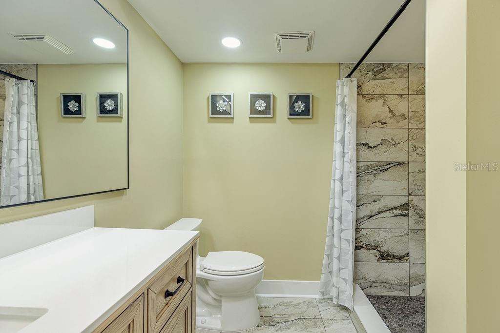 BOCA CIEGA POINT EAST - Residential