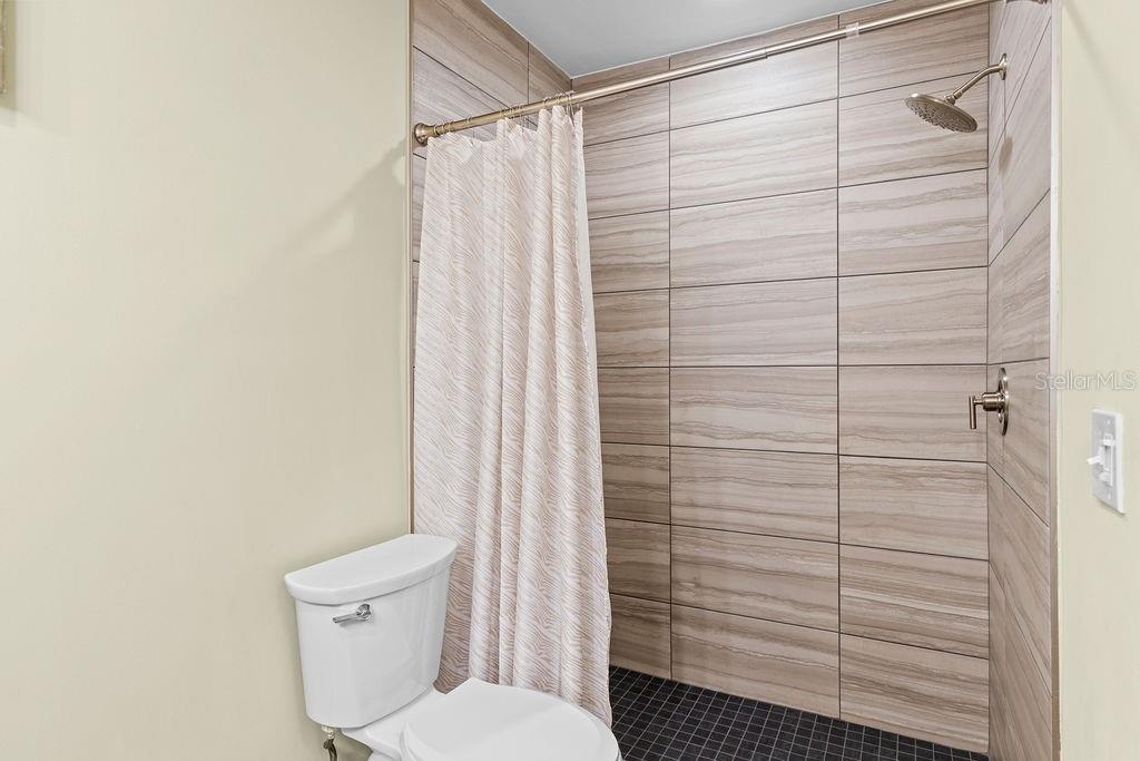 BOCA CIEGA POINT EAST - Residential