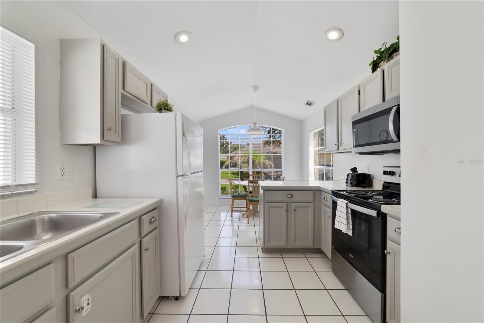 CARIBBEAN COVE - Residential