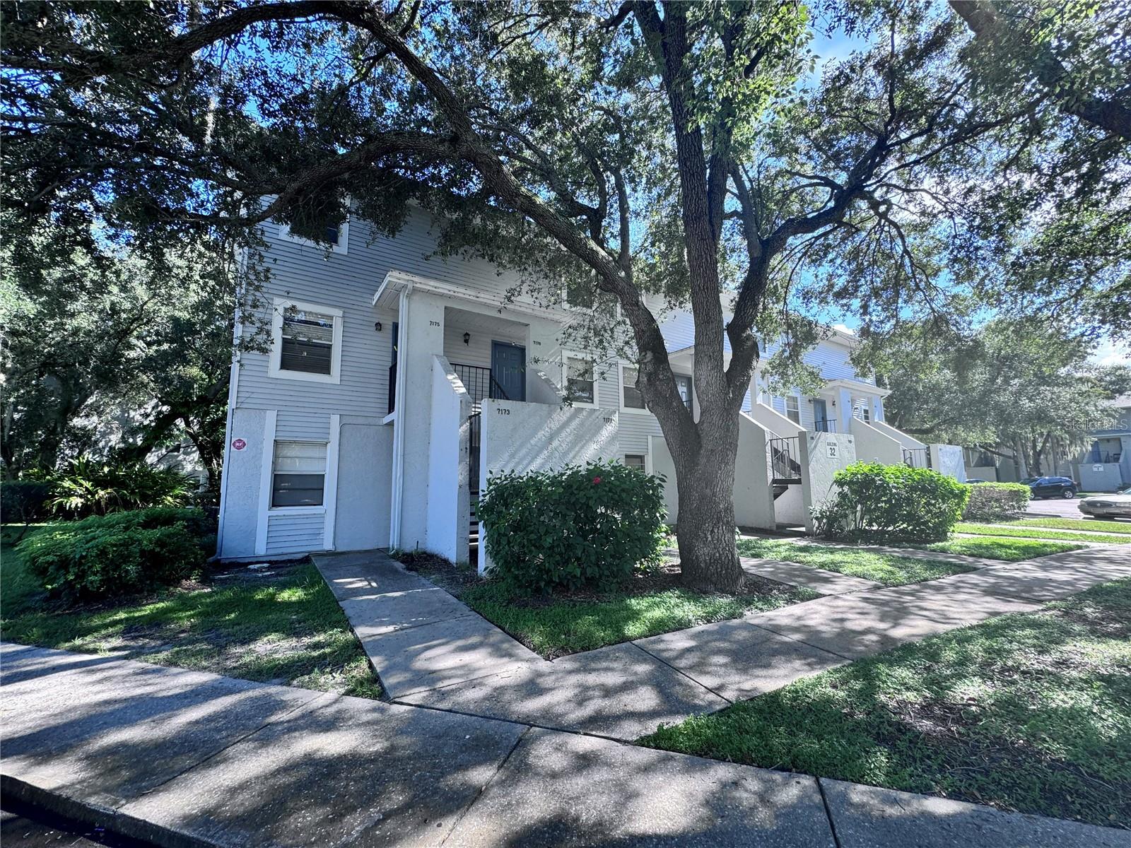 Don’t miss this exceptional opportunity to own a beautifully maintained 1-bedroom, 1-bathroom condo in a highly sought-after gated community! In excellent condition, this unit is perfect for both living or renting out. Enjoy fantastic amenities, including a playground, pool, boat storage, and breathtaking views of the Hillsborough River. The tranquil setting and prime location provide the ideal balance of comfort and convenience, with easy access to shopping, dining, and entertainment. Whether you're an investor or a homeowner, this property offers tremendous value and won’t last long. Schedule your showing today!