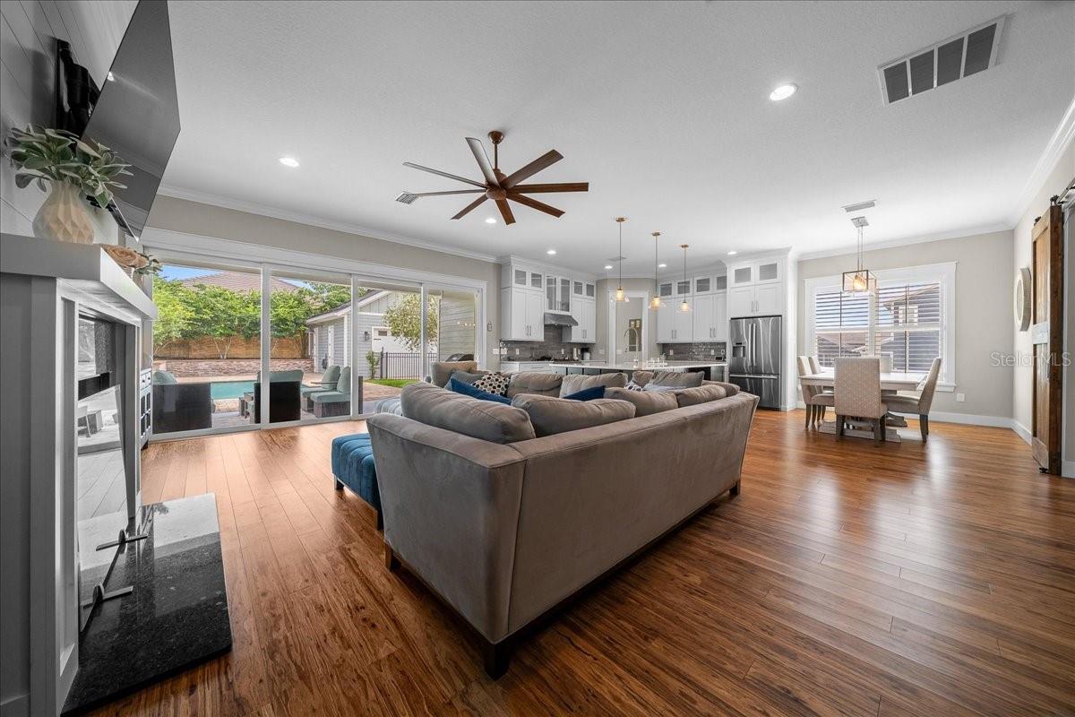 WOODFIELD XING - Residential