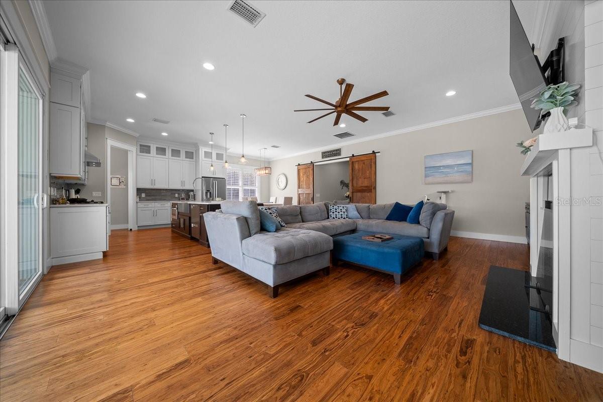 WOODFIELD XING - Residential