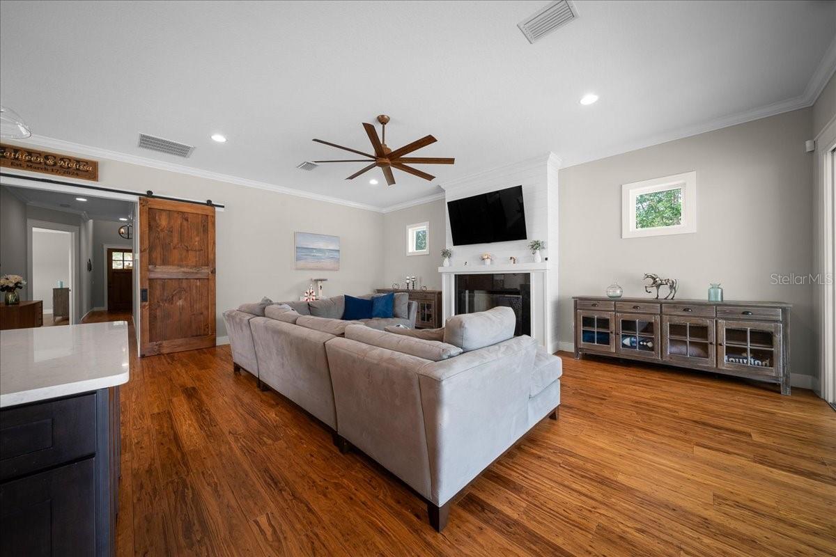 WOODFIELD XING - Residential
