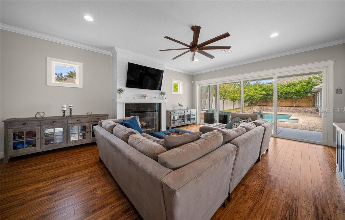 WOODFIELD XING - Residential
