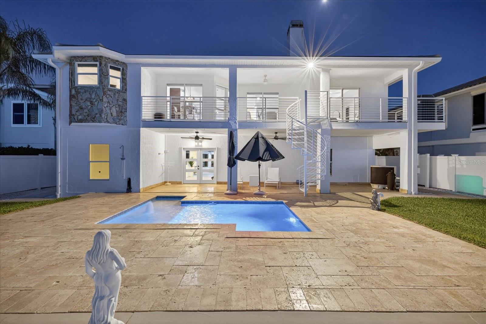 FLOR A MAR - Residential